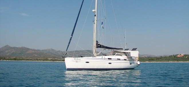 Eye Candy at anchor ©  SW